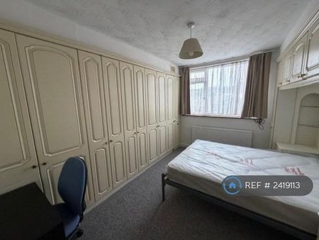 4 bedroom terraced house to rent - Photo 4