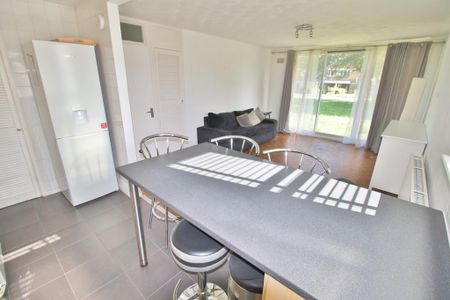3 bedroom ground floor flat to rent - Photo 2