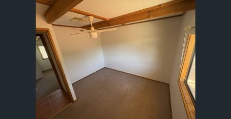 SPACIOUS FAMILY HOME - Photo 5