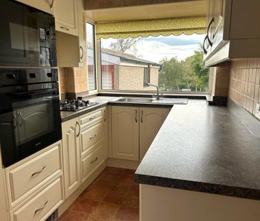 3 bedroom semi-detached house to rent - Photo 2