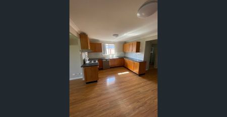 LARGE FAMILY HOME - Photo 3