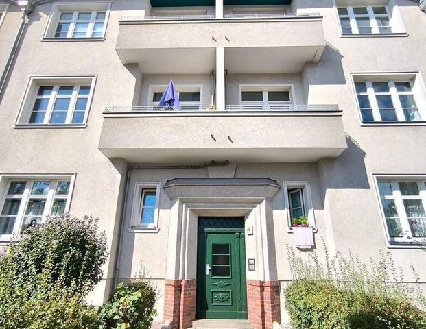 Teilmöblierte Wohnung mit Einbauküche + Balkon - Foto 1