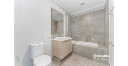 Low-Maintenance 2-Bedroom Home Facing the Park in Thornhill Park - Photo 2