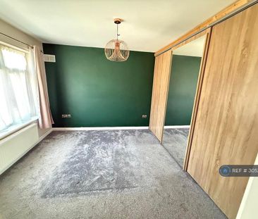 4 bedroom bungalow to rent - Photo 2