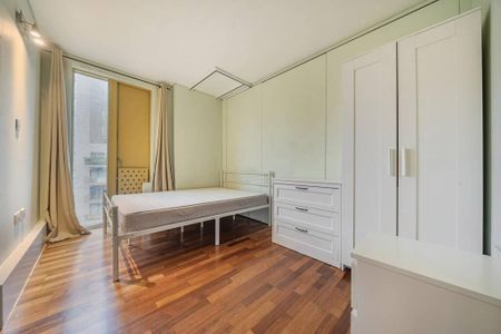 Room in a Shared Flat, Farnsworth Court, SE10 - Photo 3