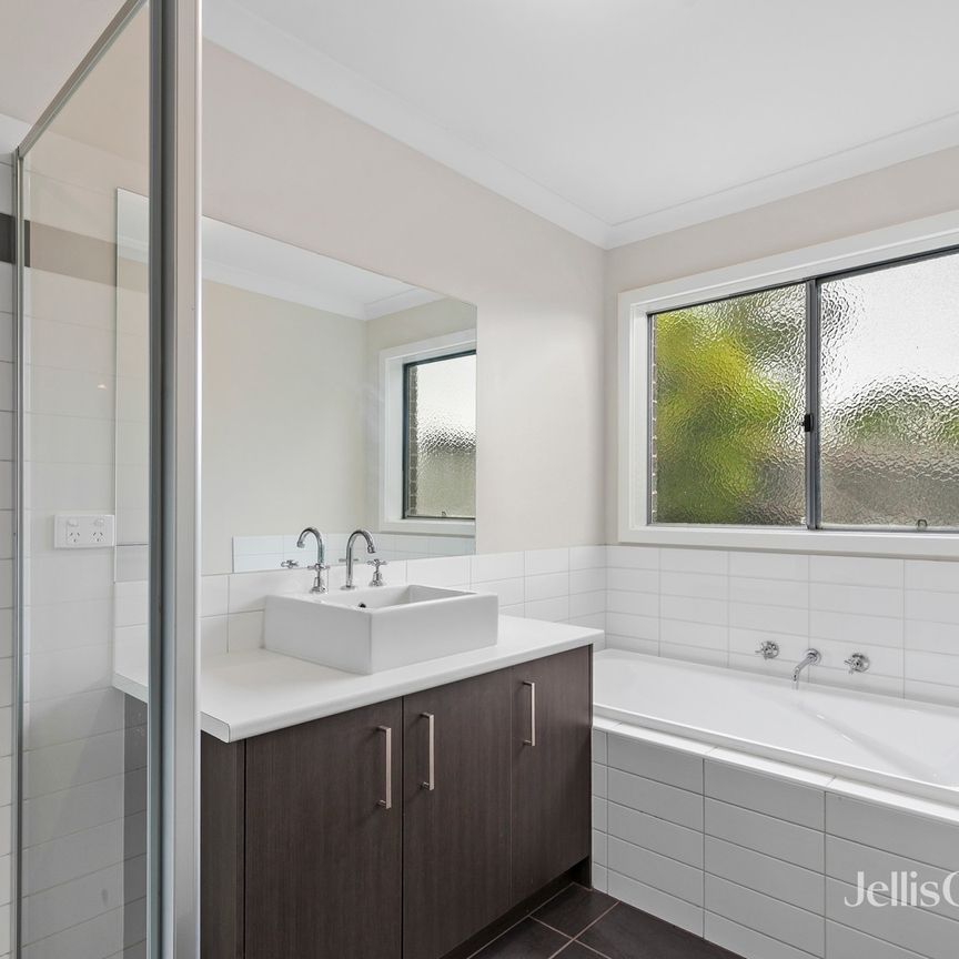 5 Silverdale Drive, Darley VIC 3340 - House For Rent | Domain - Photo 1