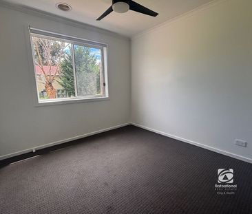 CONTEMPORARY FAMILY LIVING! - Photo 2