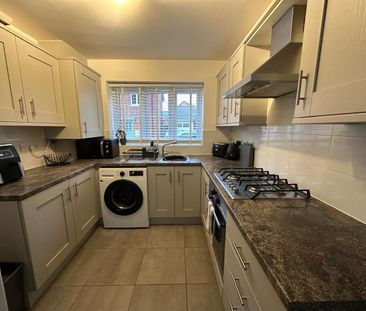 Lovett Crescent - Photo 3