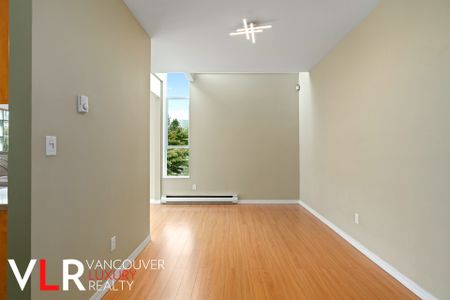 Townhouse in Vancouver West Side, BC - Photo 3