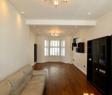 4 Bed Terraced House, Delafield Road, SE7 - Photo 2