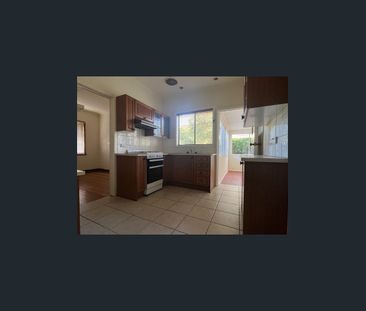 Three bedroom house - Photo 4