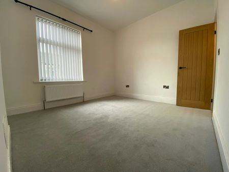 Terraced House to rent on - Photo 3