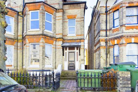 1 bedroom flat to rent - Photo 5