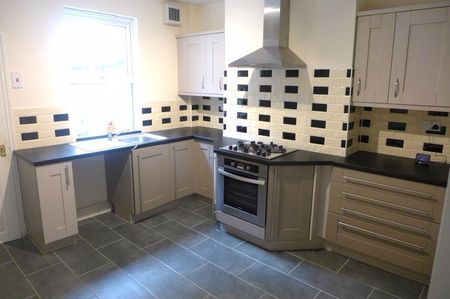 2 bedroom terraced house to rent - Photo 4
