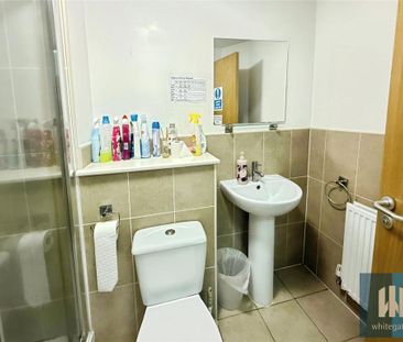 1 bedroom in a house share to rent - Photo 5