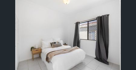 Neat and Tidy Cottage - Walk to all amenties - Photo 4