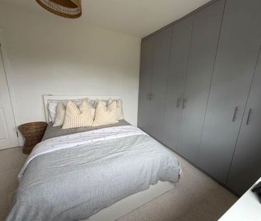 8 Month Lease @, 49 Thornhill Parade, Belfast, BT5 7AT - Photo 4