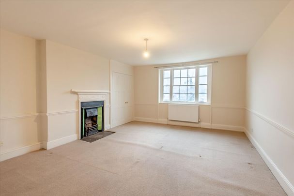 Top floor flat in Old Hatfield - Photo 1