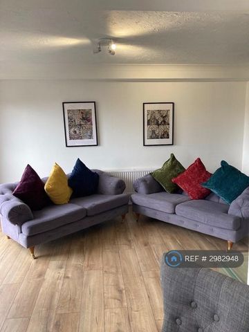 2 bedroom penthouse to rent - Photo 2