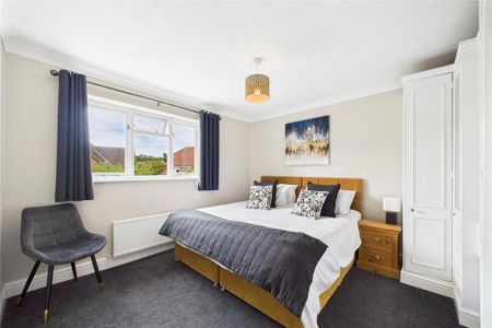 4 bedroom detached house to rent - Photo 2
