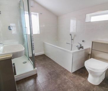 4 bedroom detached house to rent - Photo 6