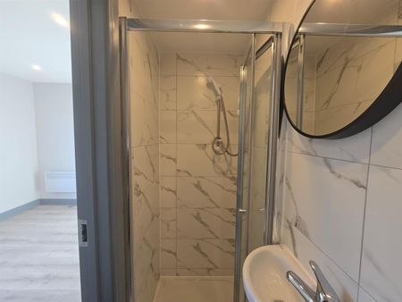 Vincent Gardens, Sheerness ME12, London - Photo 3