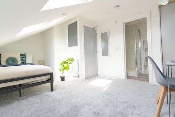 8 bedroom terraced house to rent - Photo 1