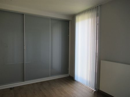 Appartement met 2 slpk's, terras en garage in centrum van Sint-Truiden. - Photo 3