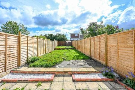 King Henrys Road, Kingston, KT1 - Photo 2