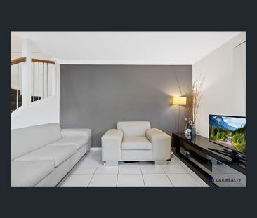 Spacious Townhouse in Quiet Complex – Sunnybank Hills School Catchment - Photo 1