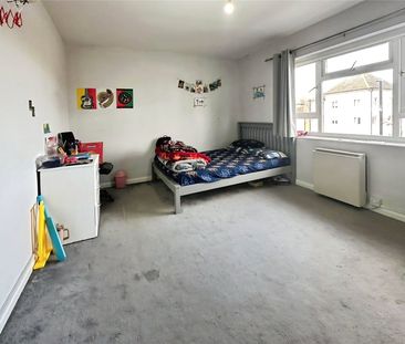 Dencliffe, Church Road, Ashford, Surrey, TW15 2PF - Photo 3