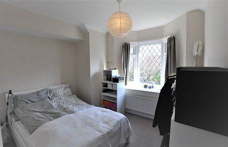 A 1 Bedroom Flat Instruction to Let in Bexhill On Sea - Photo 2