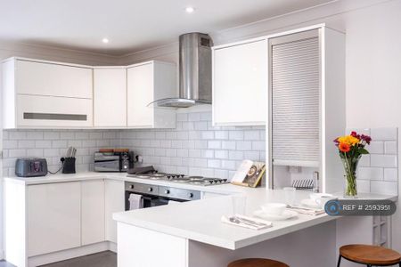 1 bedroom in a house share to rent - Photo 4