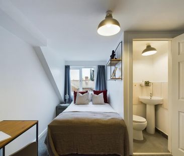 1 bedroom in a house share to rent - Photo 2