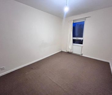 3 bedroom end of terrace house to rent - Photo 3