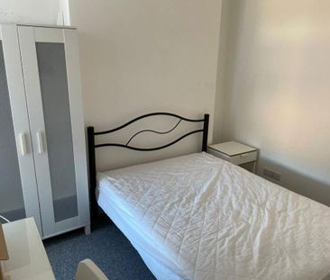 4 bedroom terraced house to rent - Photo 2