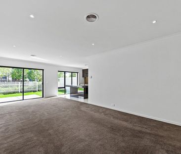 28 Edinburgh Circuit, Bundoora VIC 3083 - House For Rent | Domain - Photo 2