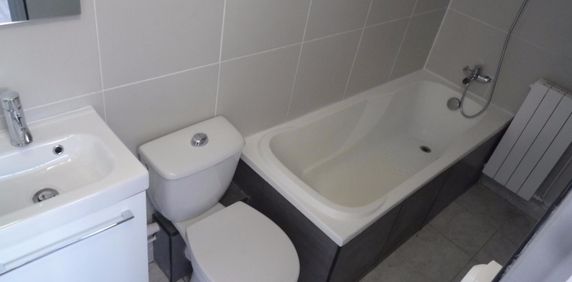 Location Appartement 2 pièces 34m² MARSEILLE 7ème - Photo 2