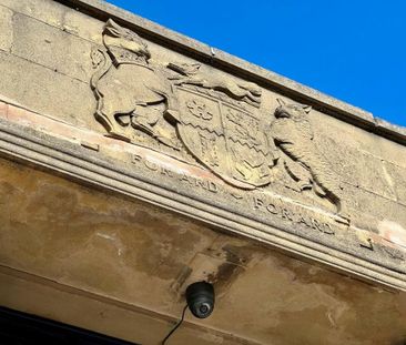 3 bedroom flat to rent - Photo 2