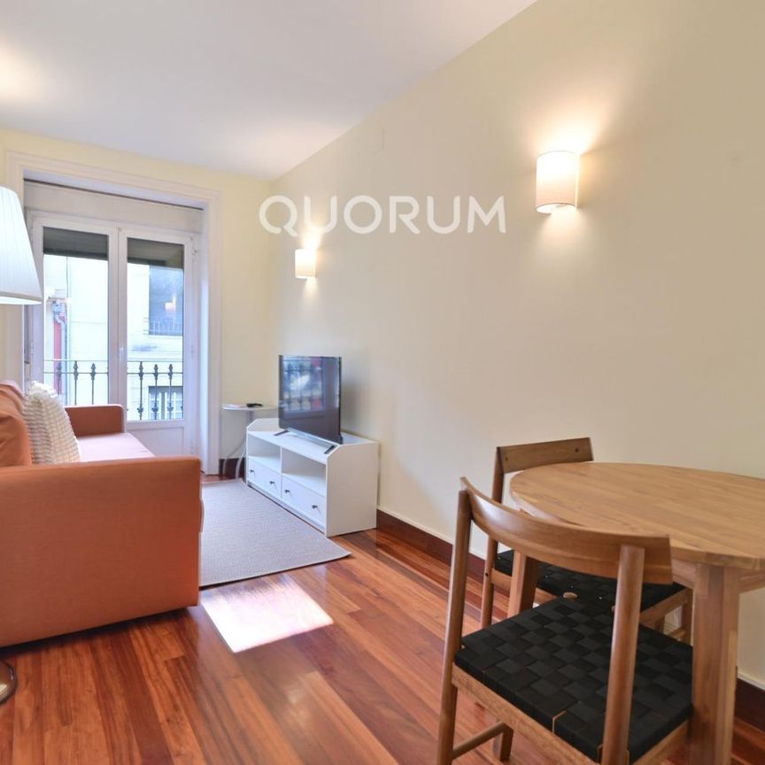 Alquiler de piso en Calle Diputazio - Photo 1