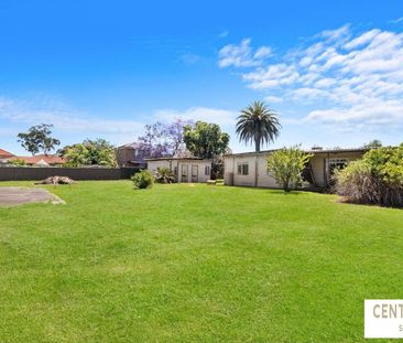 Original 3 Bedroom Home on Large Block - Photo 4