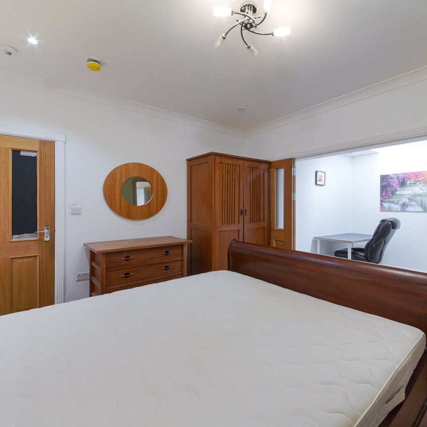 Room in a Shared House, Willoughby Lane, N17 - Photo 1