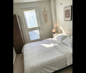 Room in a Shared House, Miles Road, N8 - Photo 2