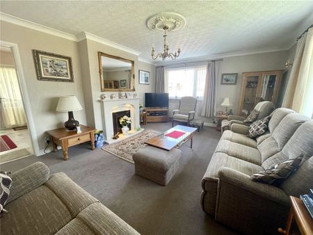 3 bed detached bungalow to rent in Darwin Road, Bridlington, YO16 - Photo 2