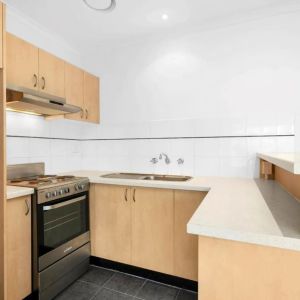 A piece of Portofino in the heart of Elwood! - Photo 2