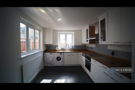 3 bedroom terraced house to rent - Photo 2