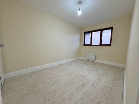 Holly Gardens, West Drayton - Photo 2