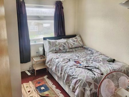 3 bedroom flat to rent - Photo 5