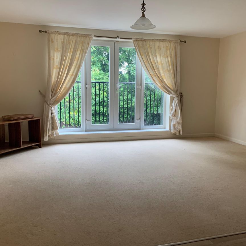 The Avenue, Watford - Photo 1