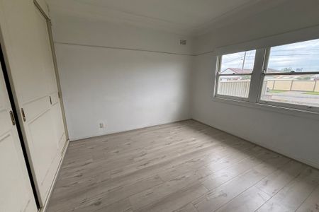 View Wednesday at 2.45pm - 3pm - Photo 2